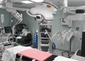 «La cirugía robótica permite afrontar intervenciones de alta complejidad»