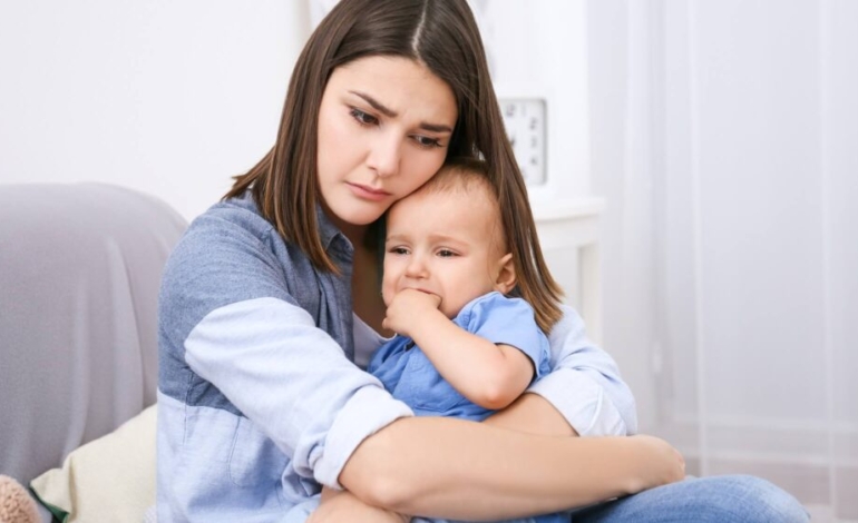 ¿por-que-las-mujeres-pueden-sufrir-alteraciones-emocionales-tras-ser-madres?