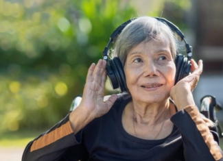 ¿Beneficia la musicoterapia a personas con demencia?