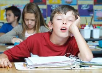 Dormir bien y descansar es fundamental para el rendimiento escolar