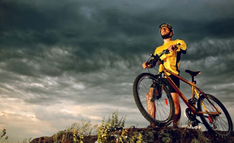 bicicleta-y-montana-van-rueda-a-rueda-en-desarrollo-sostenible
