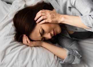 La falta o el exceso de sueño pueden provocar migraña