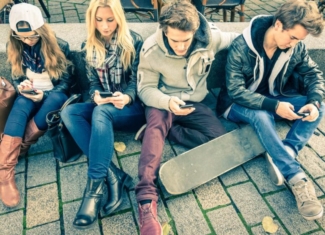La adicción al móvil existe y amenaza la salud mental de los jóvenes
