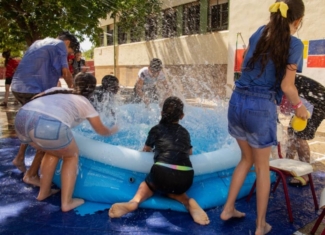 Cuando irse de vacaciones es un lujo imposible para las familias con niños y niñas