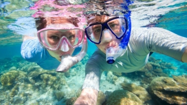 ¡protege-bien-tus-ojos-bajo-el-agua-en-los-banos-del-verano!