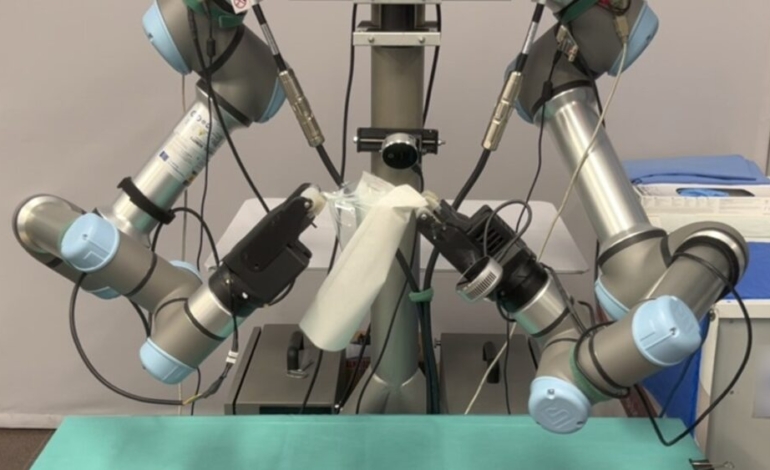 asi-es-el-robot-que-ayuda-al-personal-sanitario-en-tareas-repetitivas