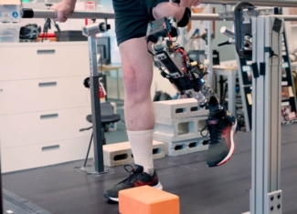 Así es la rodilla biónica que restaura el movimiento natural