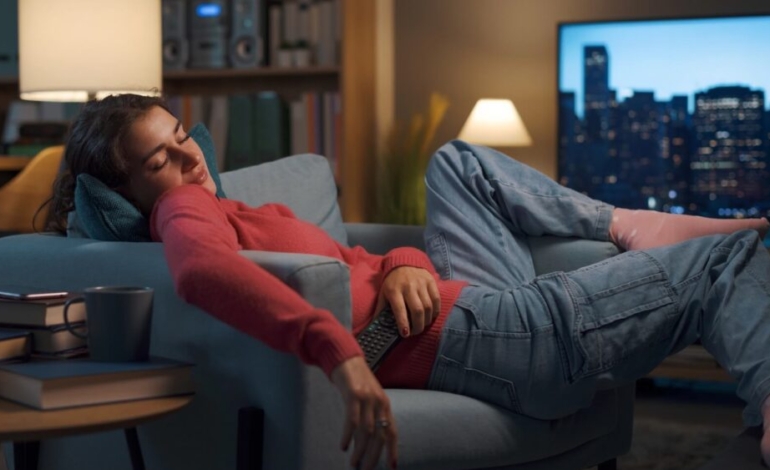 ¡la-mala-costumbre-de-quedarte-dormido-en-el-sofa!