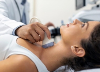 Así es el tratamiento que reduce nódulos tiroideos sin cirugía