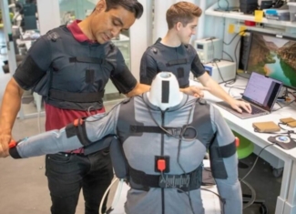 El ‘traje’ robótico con IA para personas con movilidad reducida