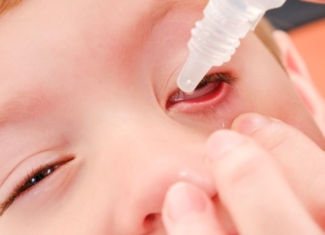 Consejos útiles para poner colirio en los ojos a niños pequeños