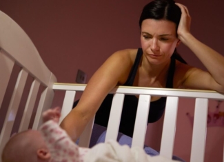 ¿Por qué debes consolar a tu bebé si llora por la noche?