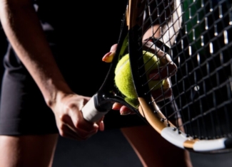 Técnica y material pueden evitar lesiones de codo y muñeca en tenis