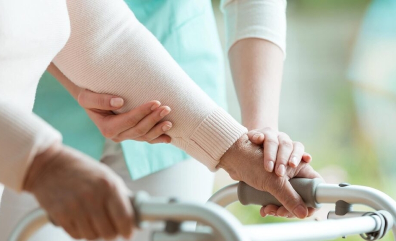 estimulacion-cerebral-e-ia-para-mejorar-la-marcha-en-pacientes-con-parkinson